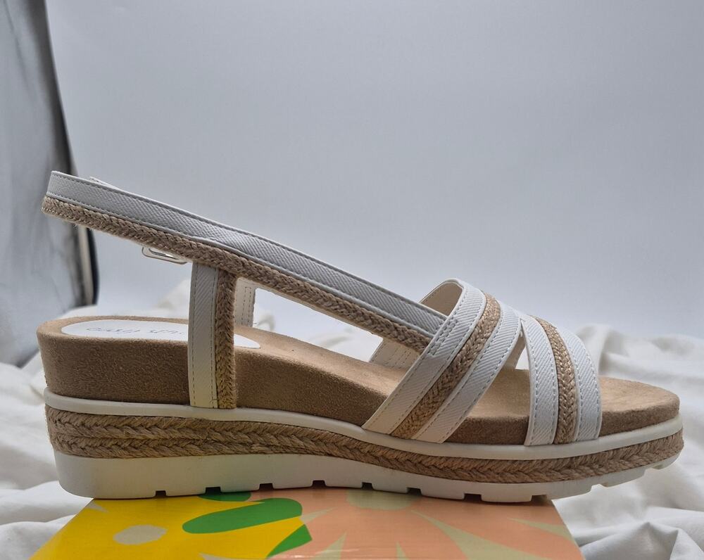 NEW Easy Street Mel wedge sandal white woven jute platform wedge size 8.5 wide